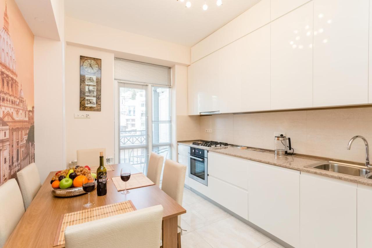 Apartment In The City Centre Ll 트빌리시 외부 사진
