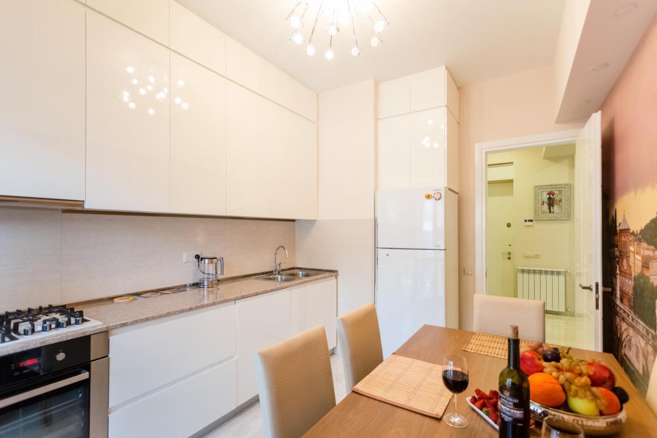 Apartment In The City Centre Ll 트빌리시 외부 사진